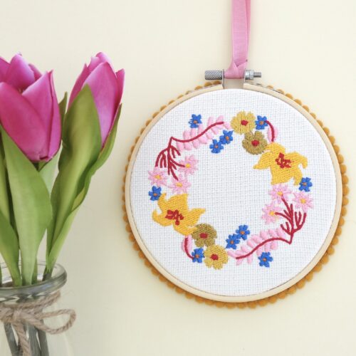 Embroidery Hoop Art 13cm, Pink Floral Wreath